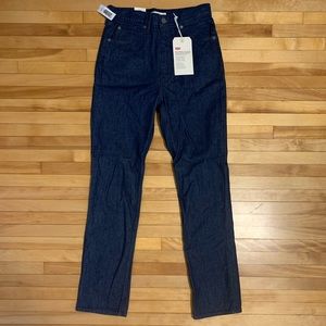 70s high rise slim straight Levi’s jeans! Size 27 31. Never worn!